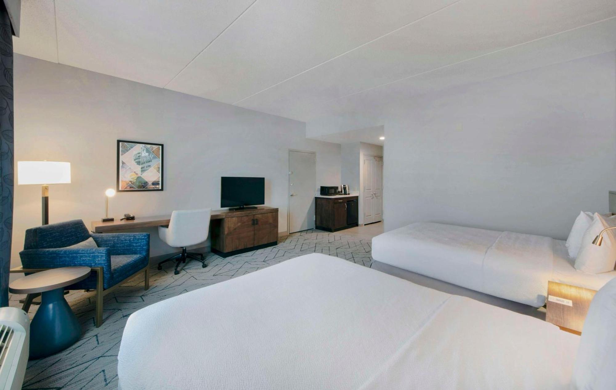 Hilton Garden Inn Raleigh Cary Exterior photo