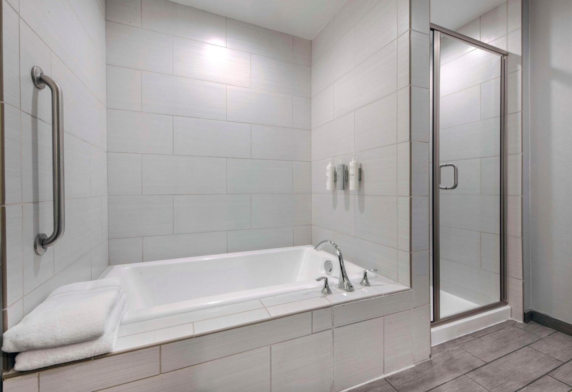 Hilton Garden Inn Raleigh Cary Exterior photo