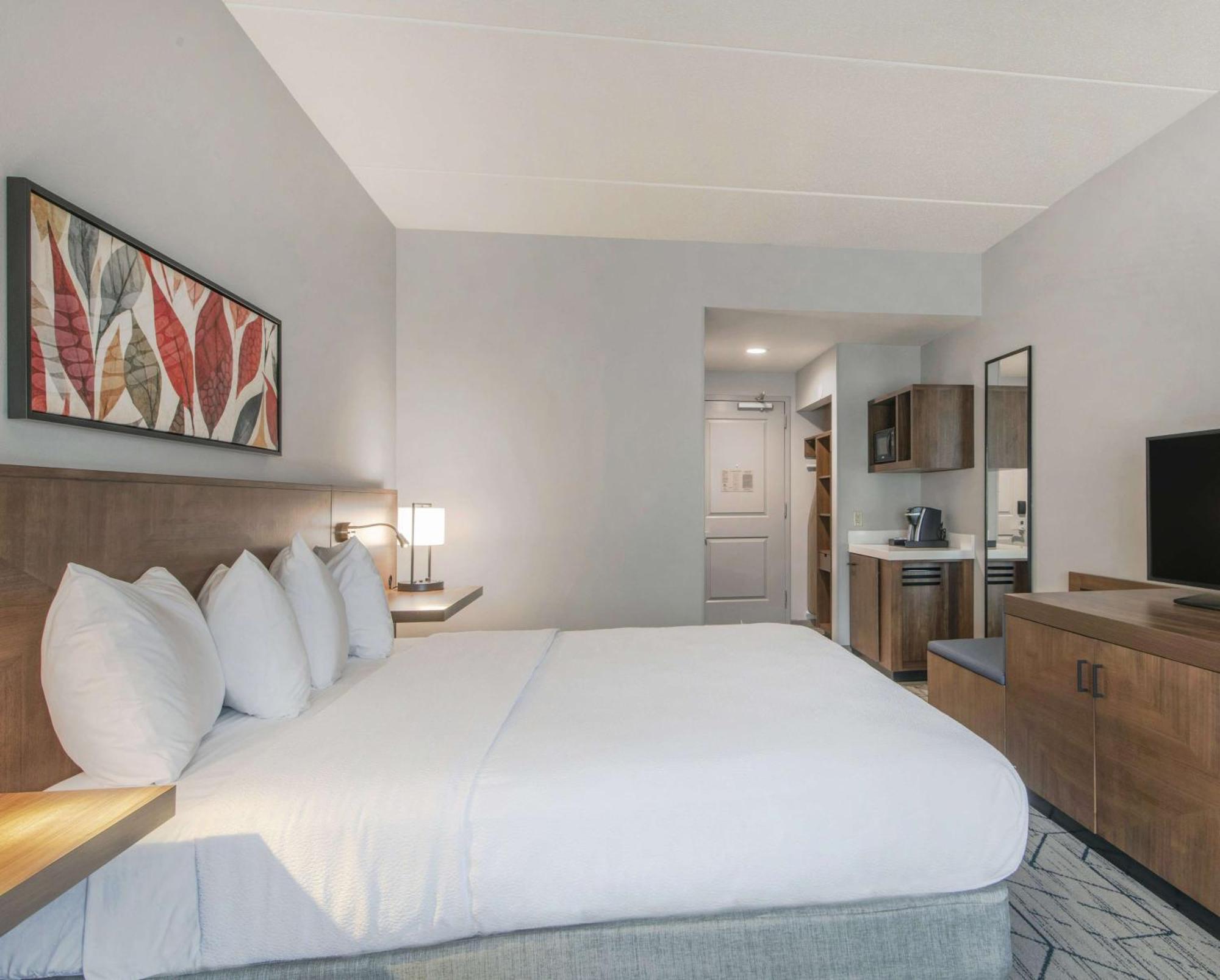 Hilton Garden Inn Raleigh Cary Exterior photo