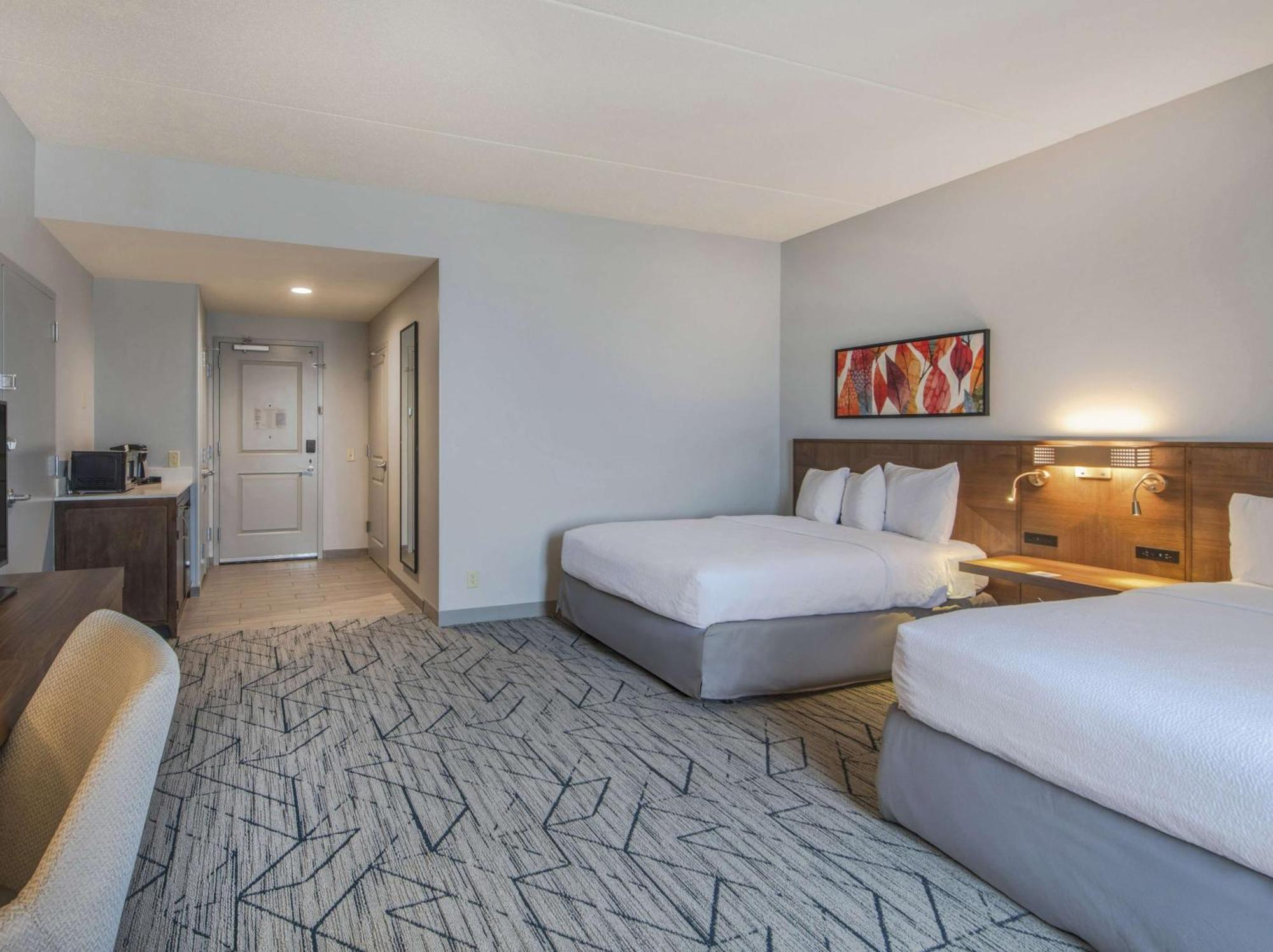 Hilton Garden Inn Raleigh Cary Exterior photo
