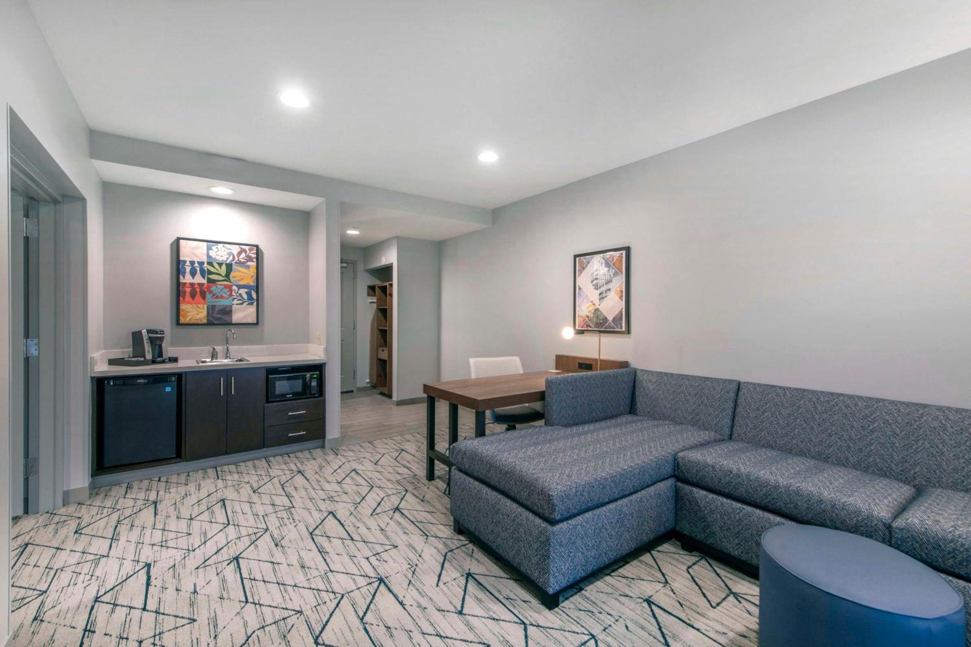 Hilton Garden Inn Raleigh Cary Exterior photo