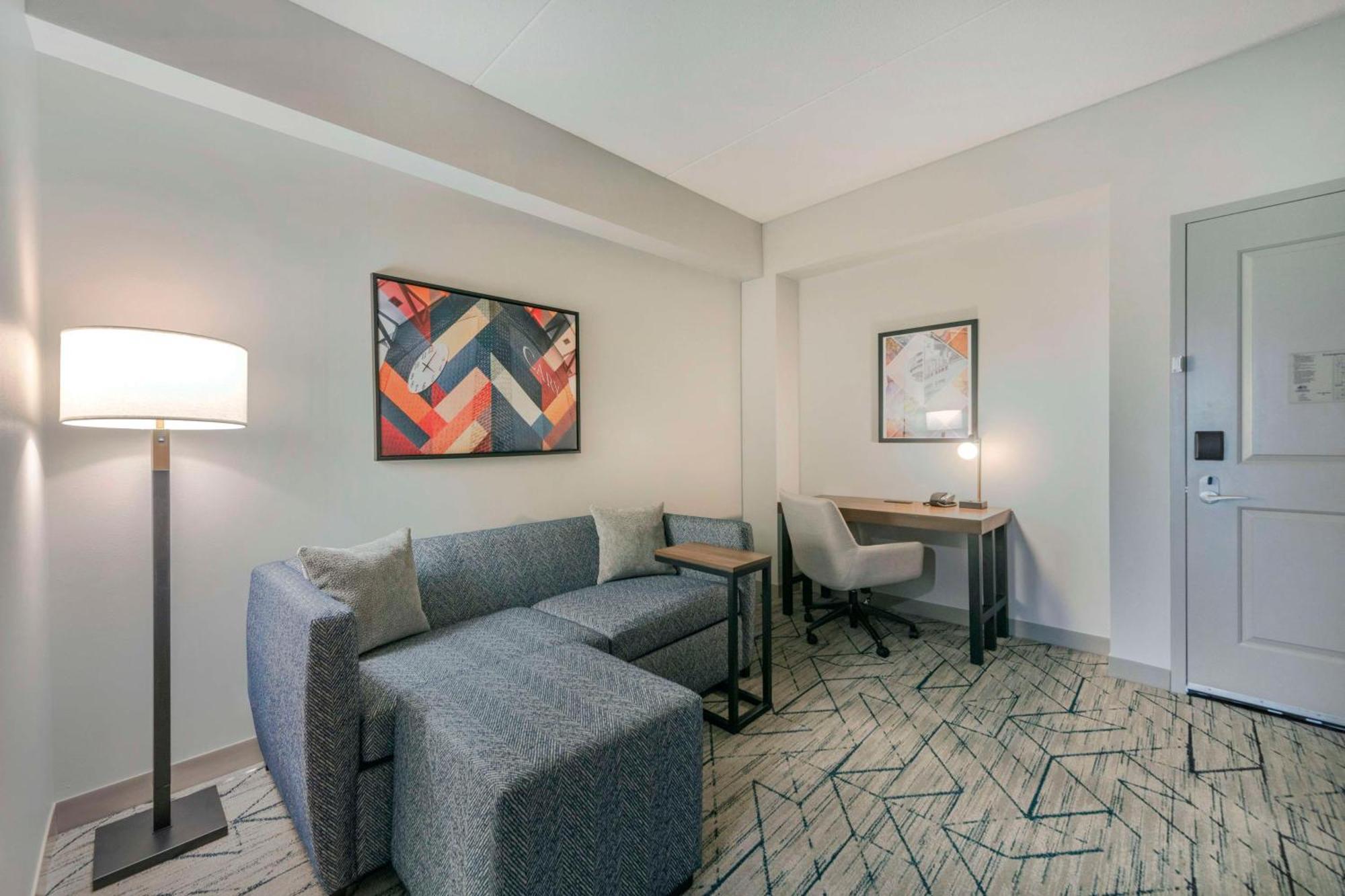 Hilton Garden Inn Raleigh Cary Exterior photo