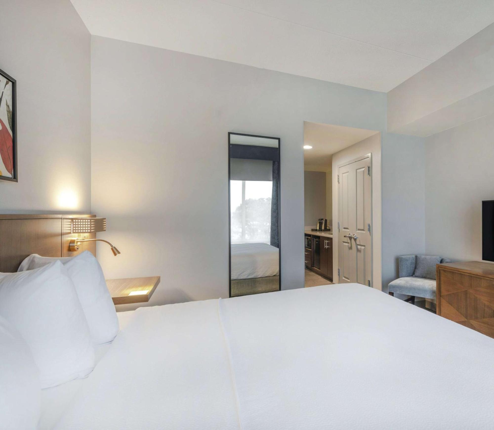 Hilton Garden Inn Raleigh Cary Exterior photo