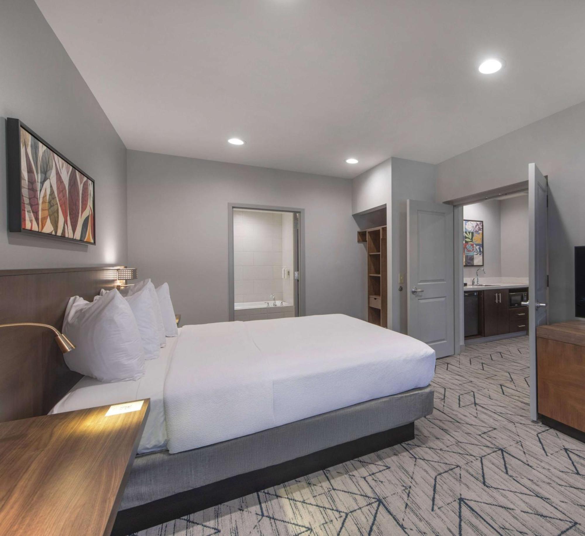 Hilton Garden Inn Raleigh Cary Exterior photo