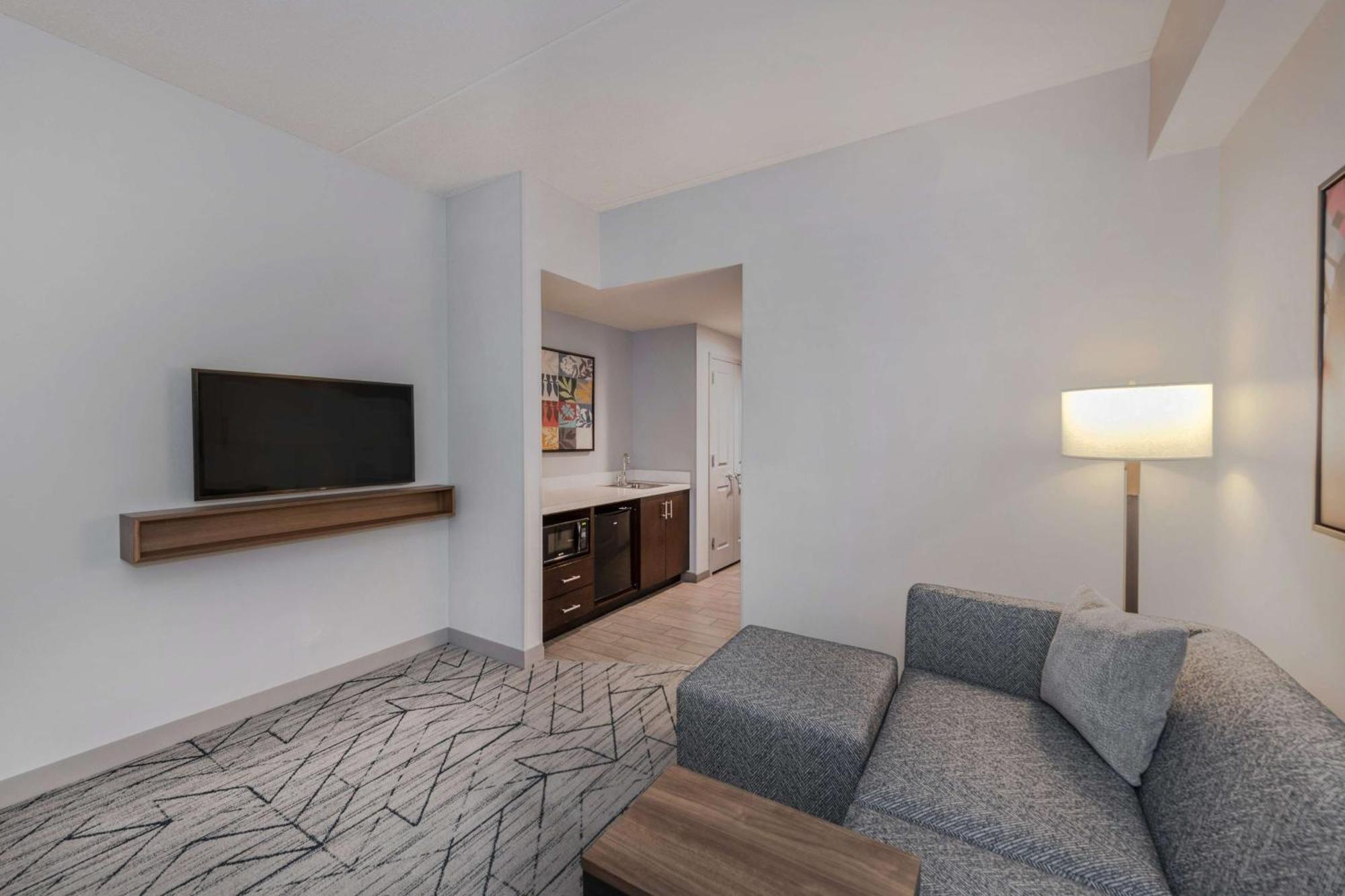 Hilton Garden Inn Raleigh Cary Exterior photo