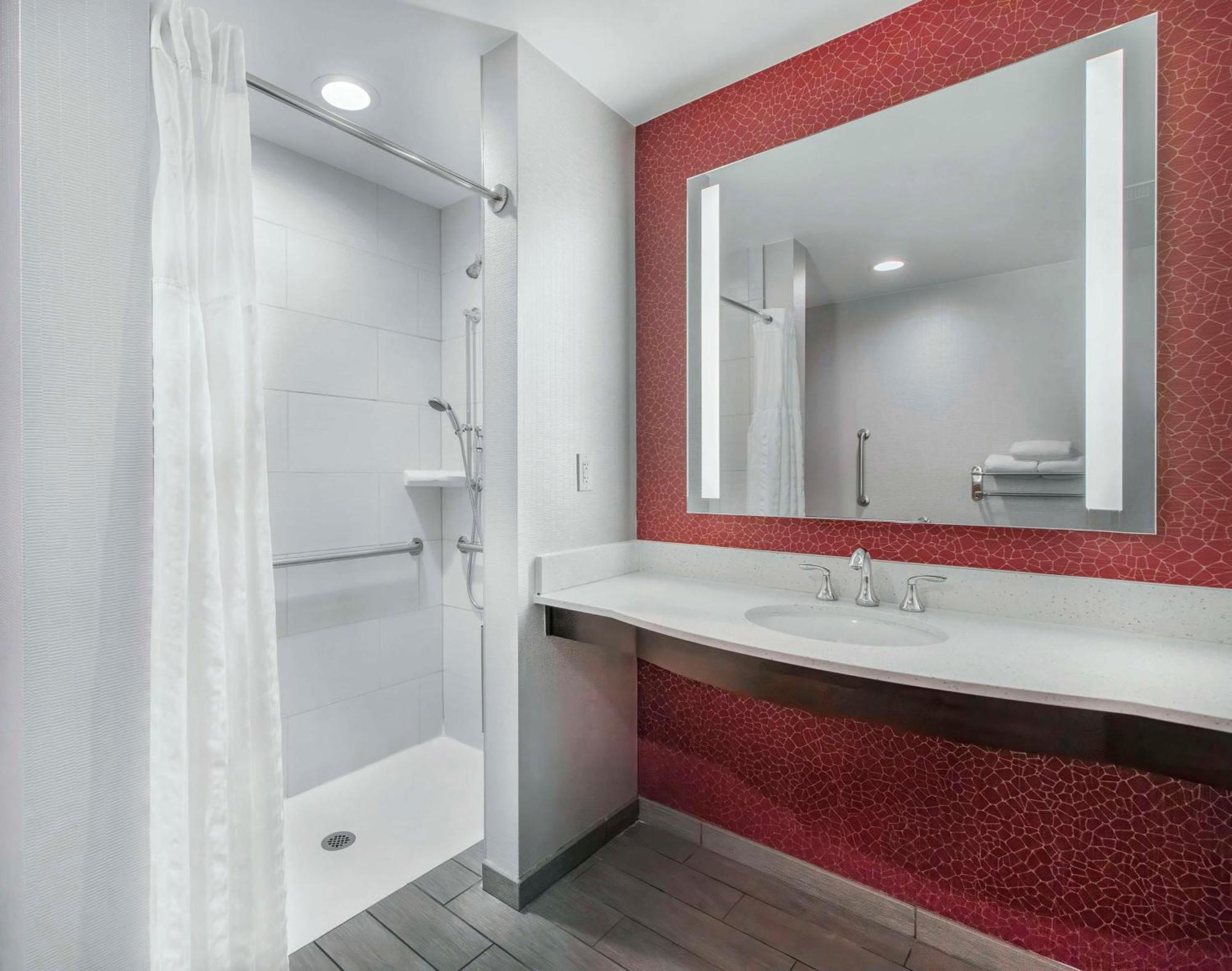 Hilton Garden Inn Raleigh Cary Exterior photo